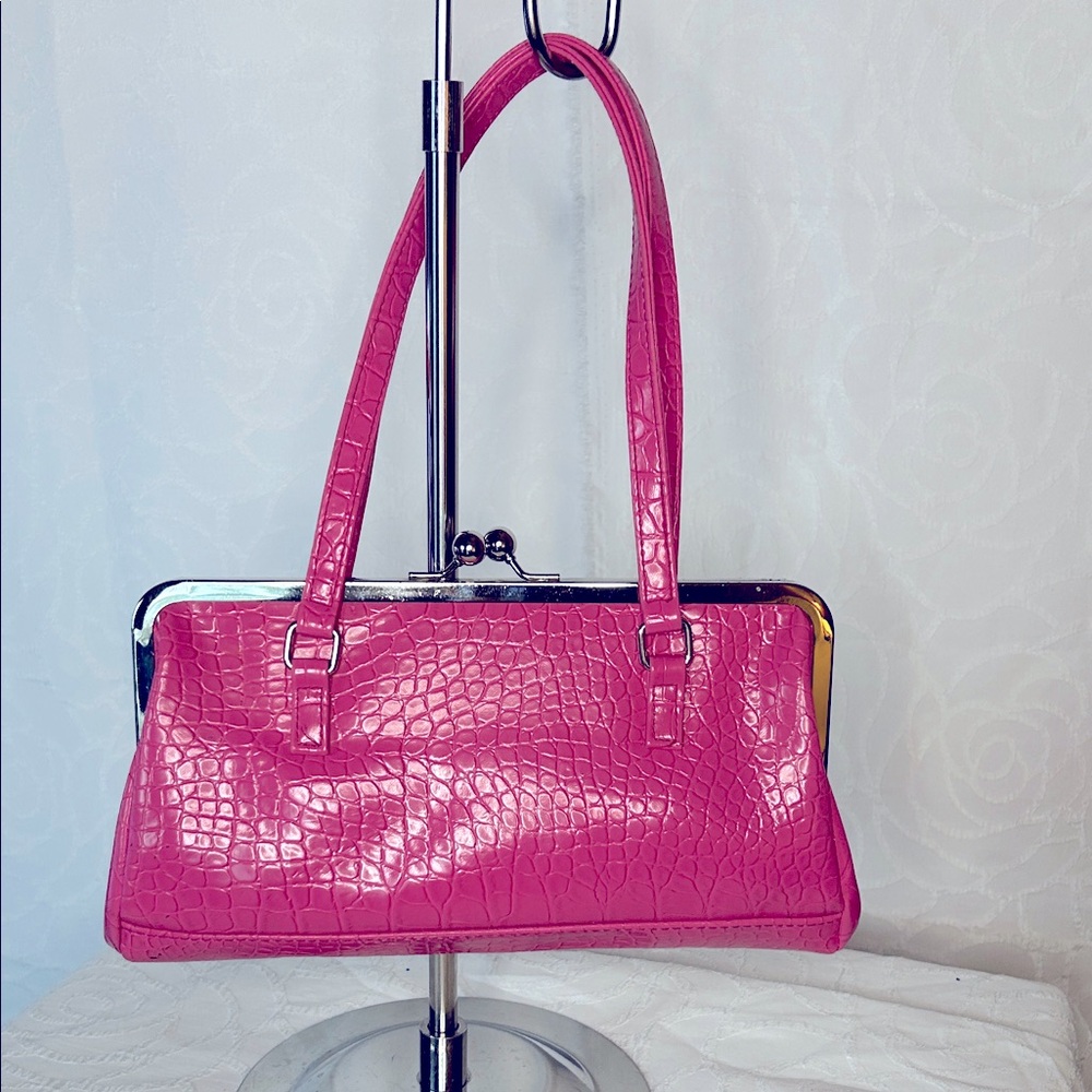 Unbranded pink faux leather croc print kiss lock vintage style small handbag.